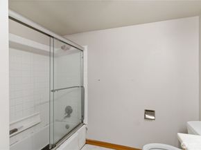 2500 81st Ave SE 319, Mercer Island WA 98040