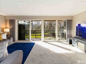 2500 81st Ave SE 319, Mercer Island WA 98040