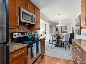 2500 81st Ave SE 319, Mercer Island WA 98040