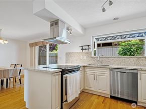 17050 Northup Way 5, Bellevue WA 98008