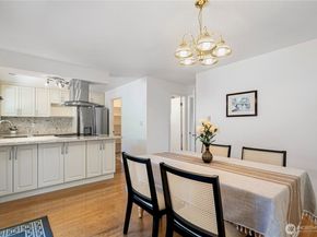 17050 Northup Way 5, Bellevue WA 98008