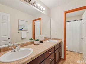 4707 NE 7th Place, Renton WA 98059