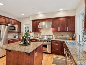 4707 NE 7th Place, Renton WA 98059