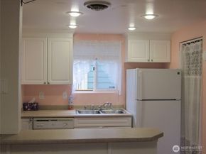 451 S 328th Street E20, Federal Way WA 98003