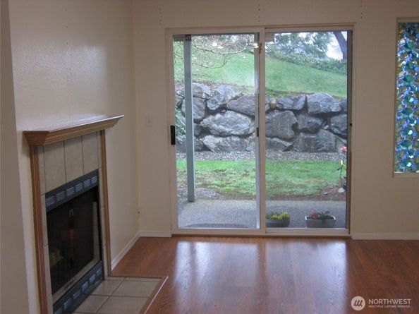 451 S 328th Street E20, Federal Way WA 98003