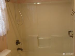 451 S 328th Street E20, Federal Way WA 98003