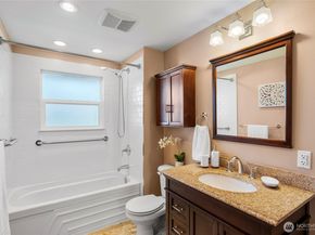 19513 Meridian Avenue N, Shoreline WA 98133