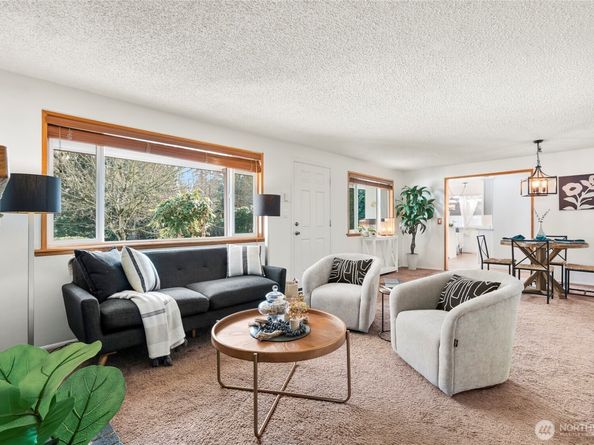 19513 Meridian Avenue N, Shoreline WA 98133