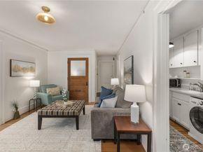 4725 15th Avenue NE 22, Seattle WA 98105