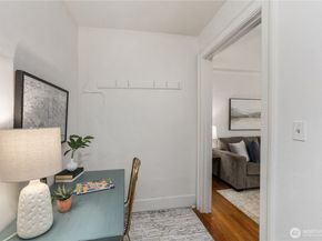 4725 15th Avenue NE 22, Seattle WA 98105