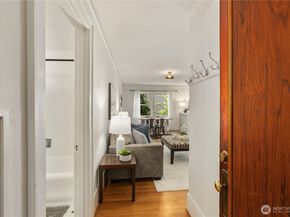 4725 15th Avenue NE 22, Seattle WA 98105