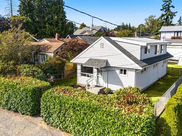 724 N 104th Street, Seattle WA 98133