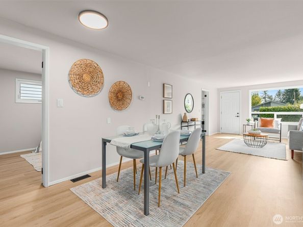724 N 104th Street, Seattle WA 98133