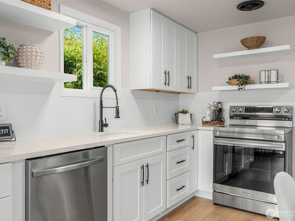 724 N 104th Street, Seattle WA 98133