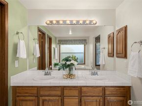 18220 149th Avenue SE, Renton WA 98058
