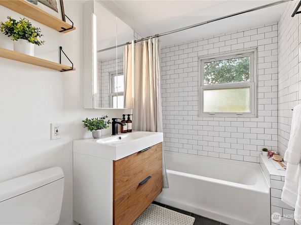 3529 SW Austin Street, Seattle WA 98126