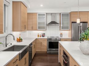 23111 NE 8th Street D4, Sammamish WA 98074
