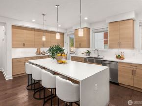 23111 NE 8th Street D4, Sammamish WA 98074