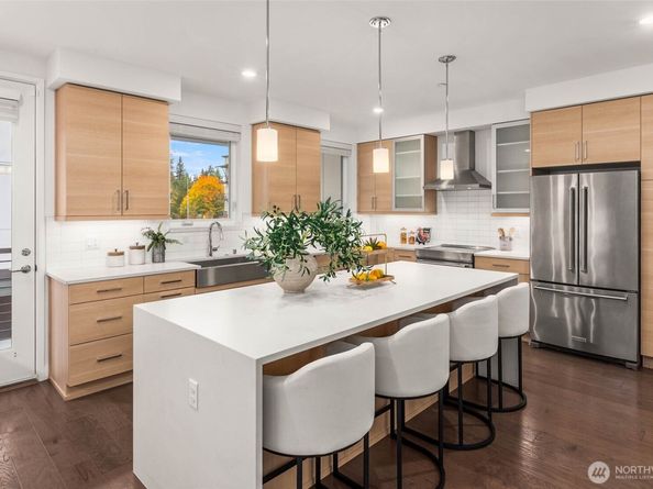 23111 NE 8th Street D4, Sammamish WA 98074