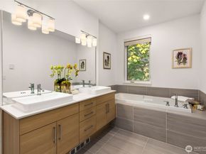23111 NE 8th Street D4, Sammamish WA 98074