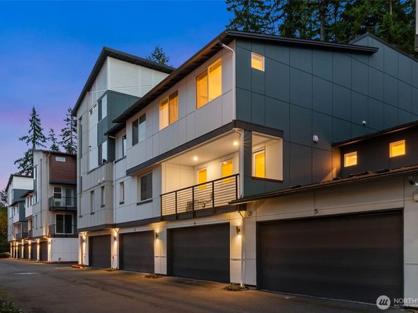 23111 NE 8th Street D4, Sammamish WA 98074