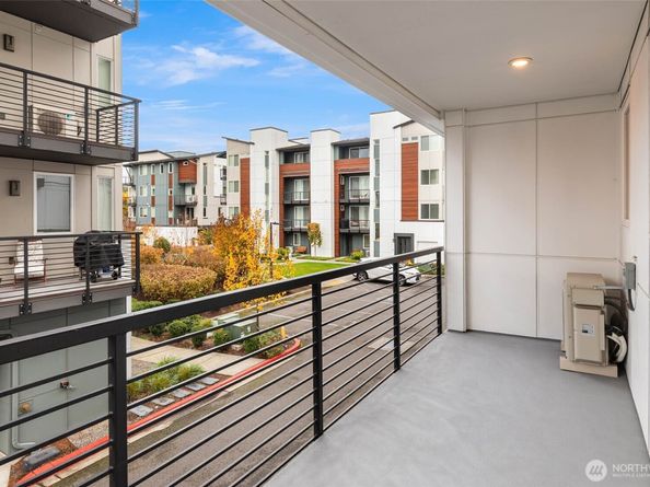 23111 NE 8th Street D4, Sammamish WA 98074
