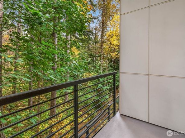23111 NE 8th Street D4, Sammamish WA 98074