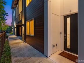 23111 NE 8th Street D4, Sammamish WA 98074