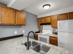 3340 Narrows View Lane NE 103, Bremerton WA 98310