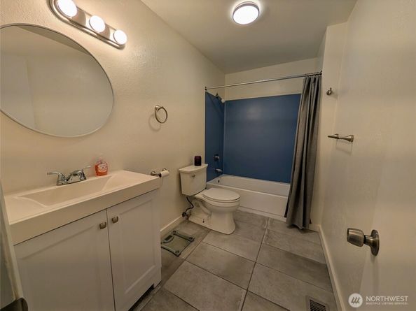 936 N 101 Street, Seattle WA 98133