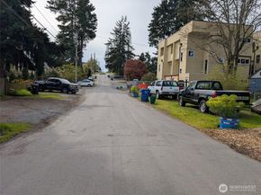 936 N 101 Street, Seattle WA 98133