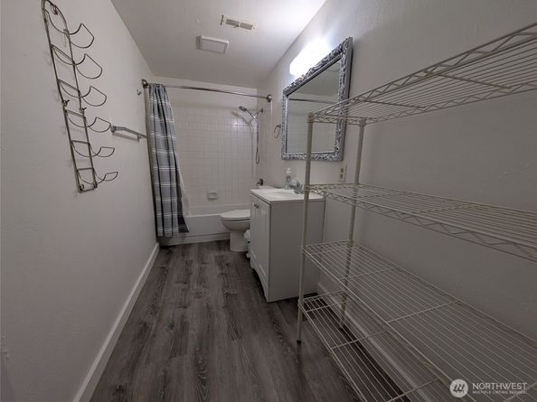 936 N 101 Street, Seattle WA 98133