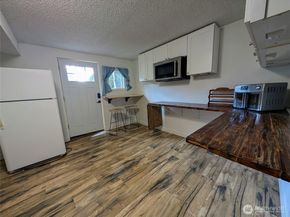 936 N 101 Street, Seattle WA 98133