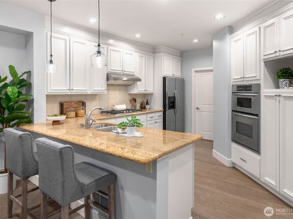 8850 Redmond Woodinville Road NE 305, Redmond WA 98052