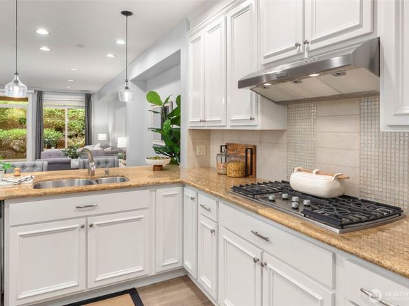 8850 Redmond Woodinville Road NE 305, Redmond WA 98052