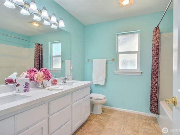 4 148 Place SW, Lynnwood WA 98087