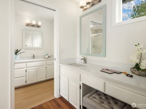 18811 SE 42nd Street, Issaquah WA 98027