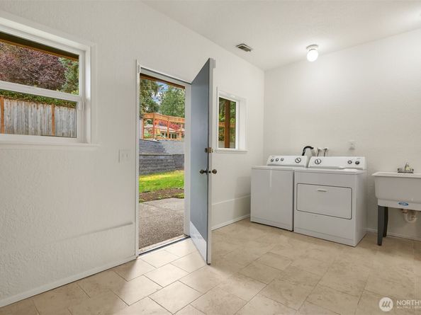 18811 SE 42nd Street, Issaquah WA 98027