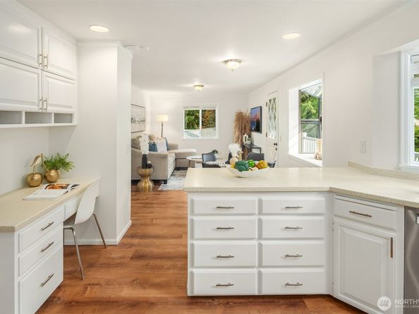 18811 SE 42nd Street, Issaquah WA 98027