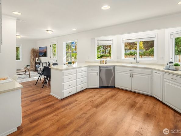 18811 SE 42nd Street, Issaquah WA 98027