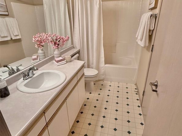 11130 SE 208th Street A204, Kent WA 98031