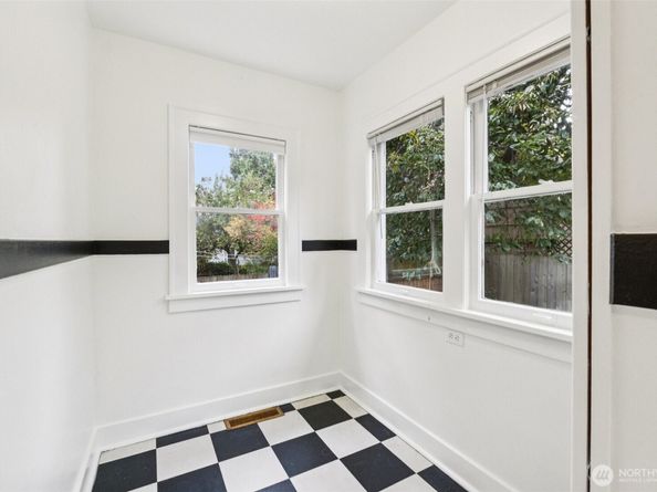 2412 NW 73rd Street, Seattle WA 98117