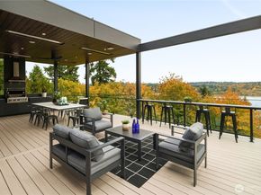 8933 NE 117th Place, Kirkland WA 98034