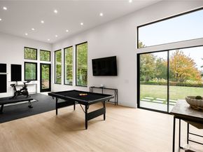 8933 NE 117th Place, Kirkland WA 98034