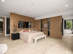 8933 NE 117th Place, Kirkland WA 98034