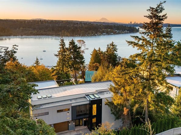 8933 NE 117th Place, Kirkland WA 98034