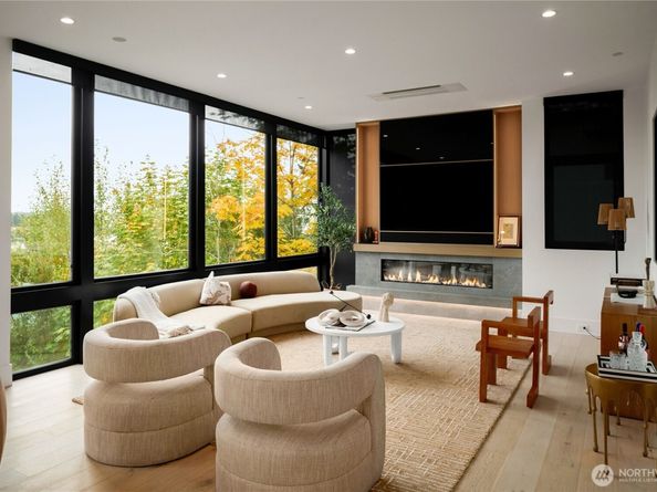 8933 NE 117th Place, Kirkland WA 98034