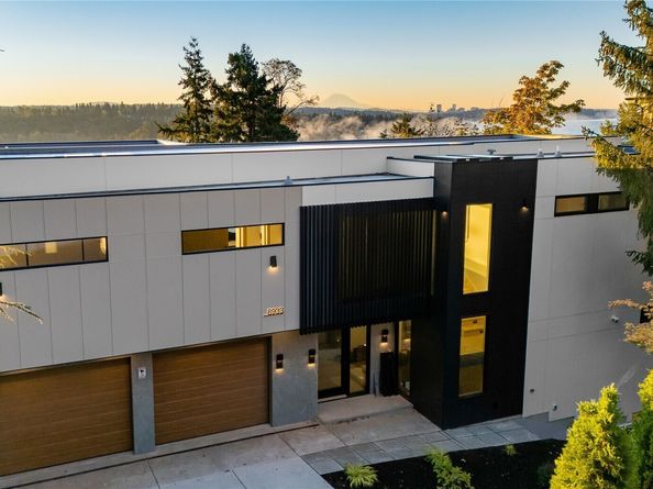 8933 NE 117th Place, Kirkland WA 98034