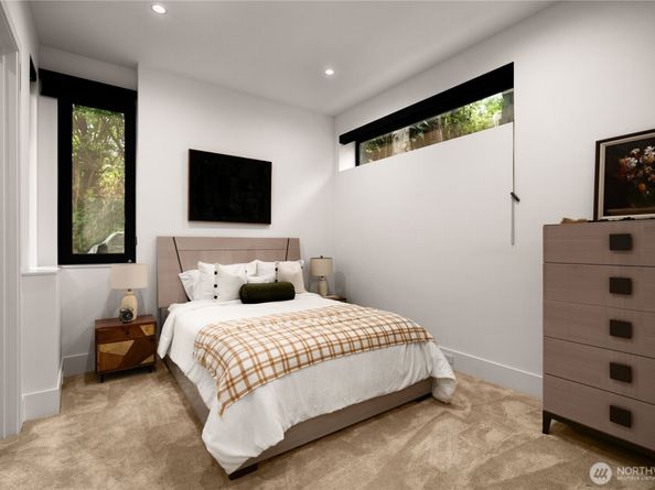 8933 NE 117th Place, Kirkland WA 98034