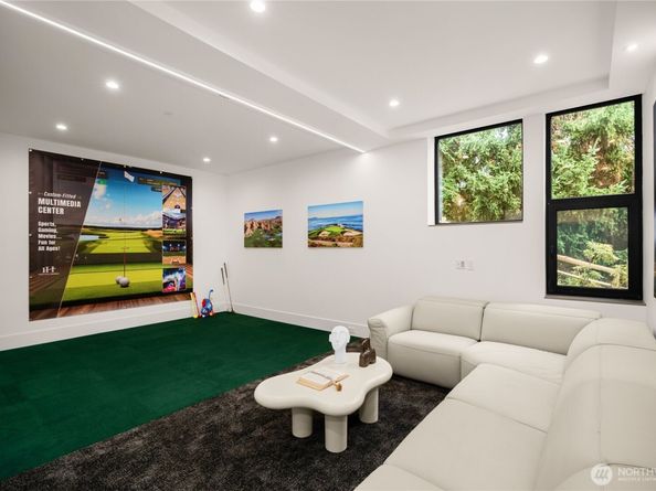 8933 NE 117th Place, Kirkland WA 98034